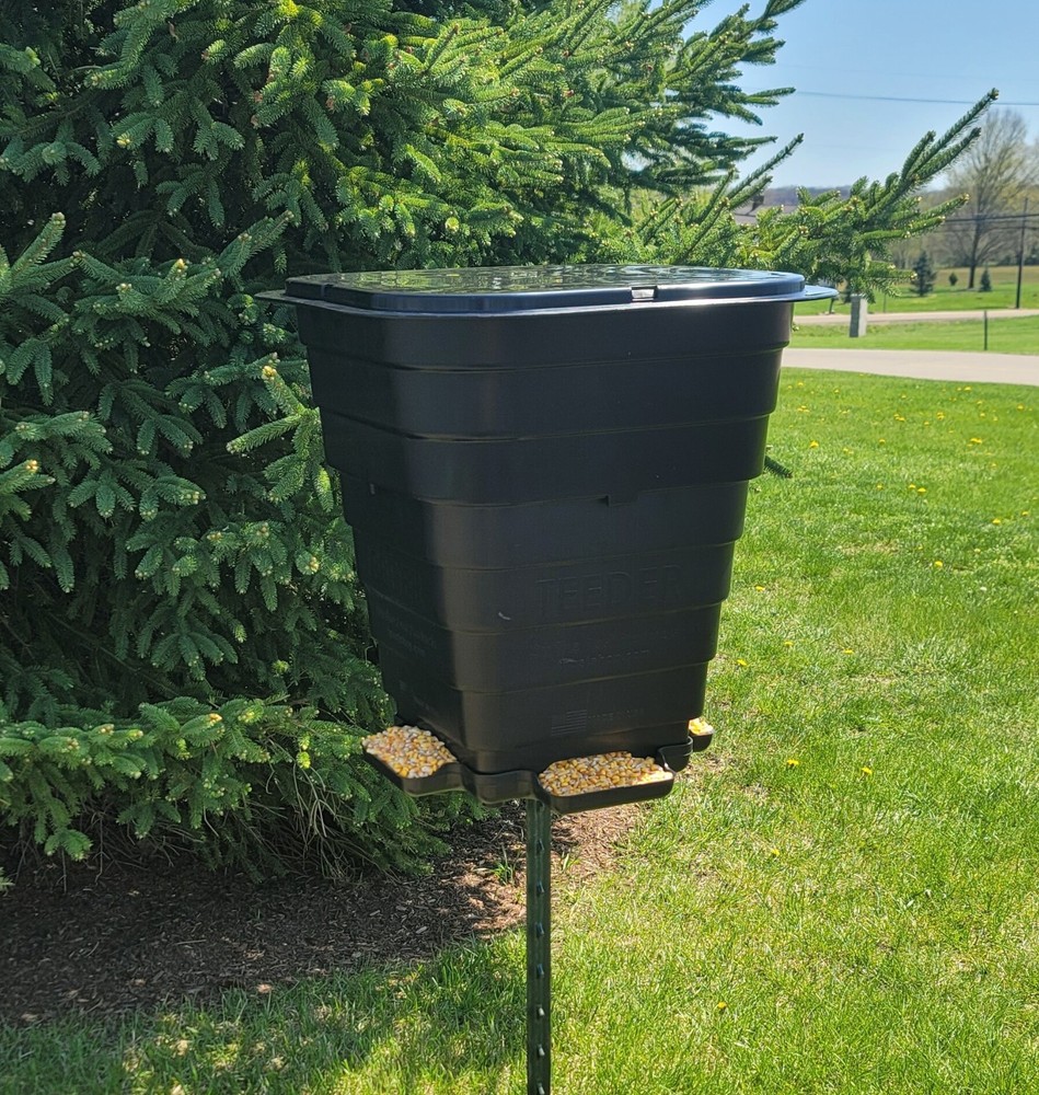 Corn deer feeder