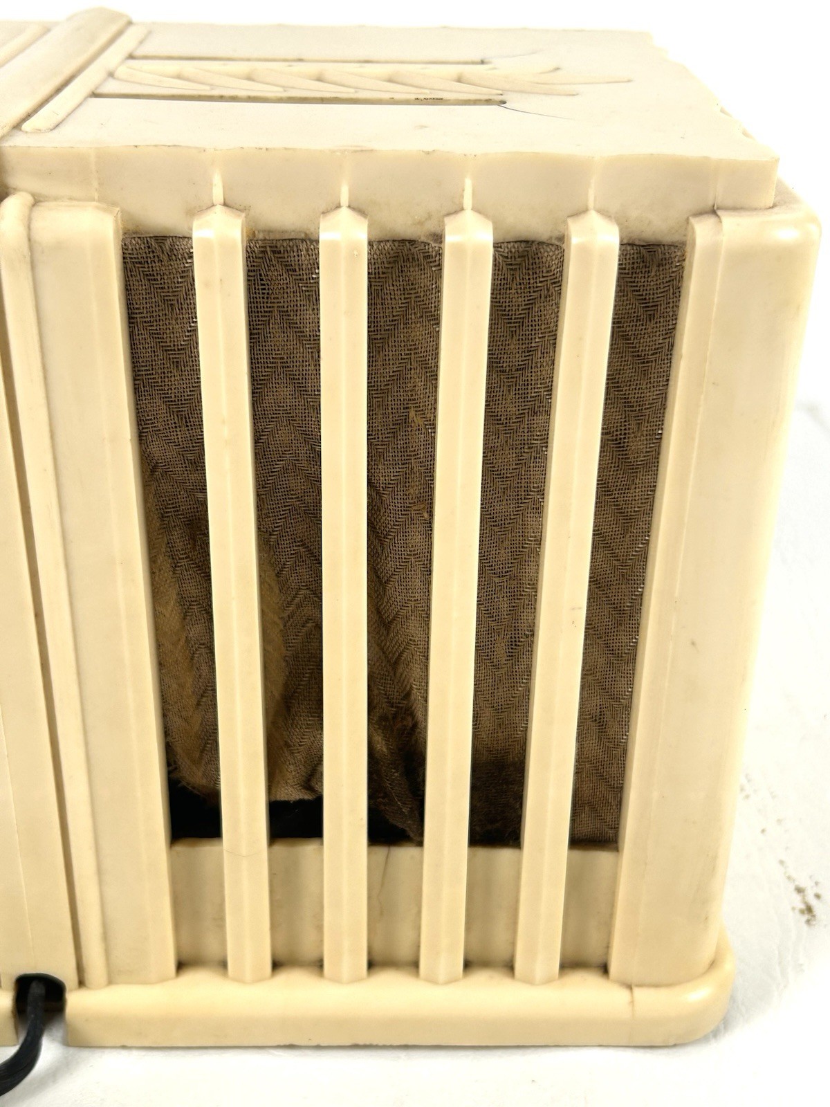 Vintage Wards Airline Radio Model 62-616 Powers On