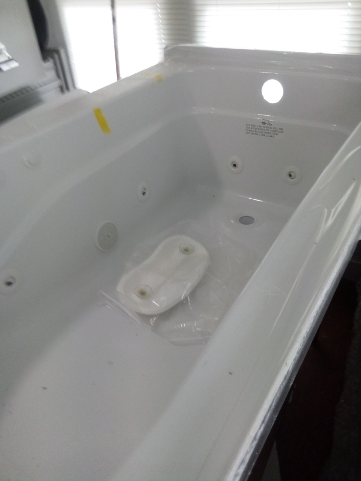 ACRYLIC SOAKING TUB – MADE IN USA.      SIZE: 5’ ¼” x 4’ 5” w/Jets NEW