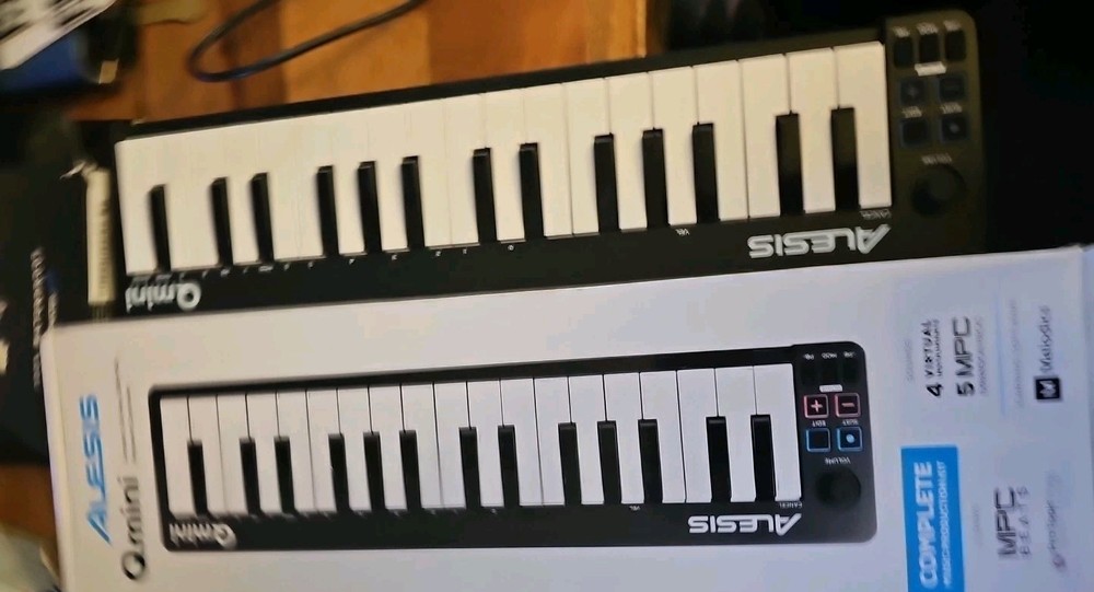 Alesis QMINI USB MIDI Keyboard Controller 32 Keys Q Mini