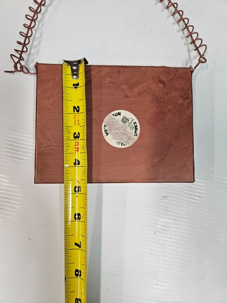 Wall Mount Metal Mail Holder Envelope Shape Mail hanging decor / Storage White!