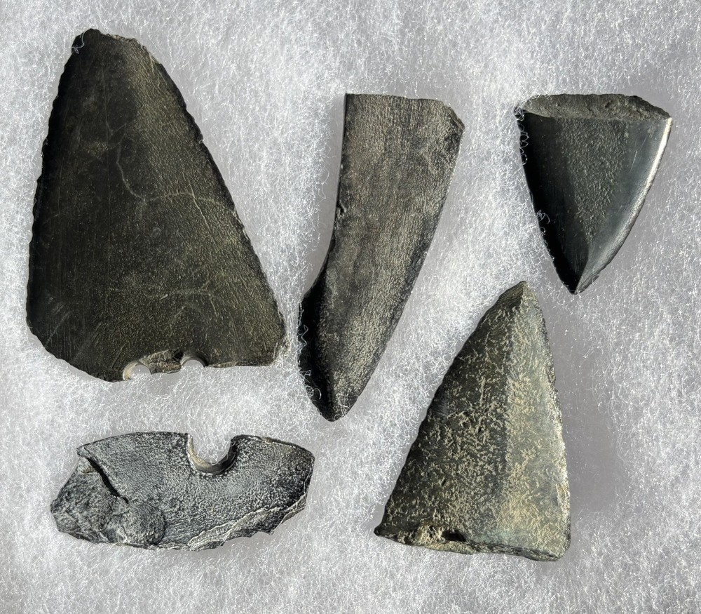 5 Stone Artifacts Biface Prehistoric Projectile Points, Scraper Basalt/Chert
