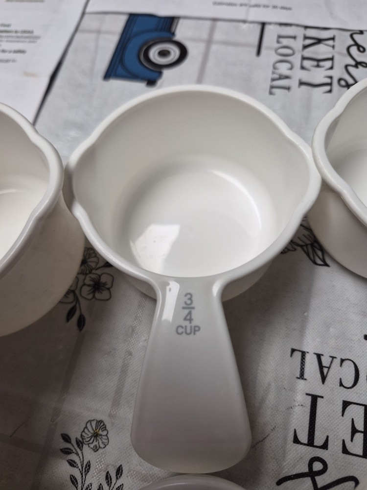 Set of 6 Tupperware Measuring Cups Stackable Curved Handle Double Spouts White