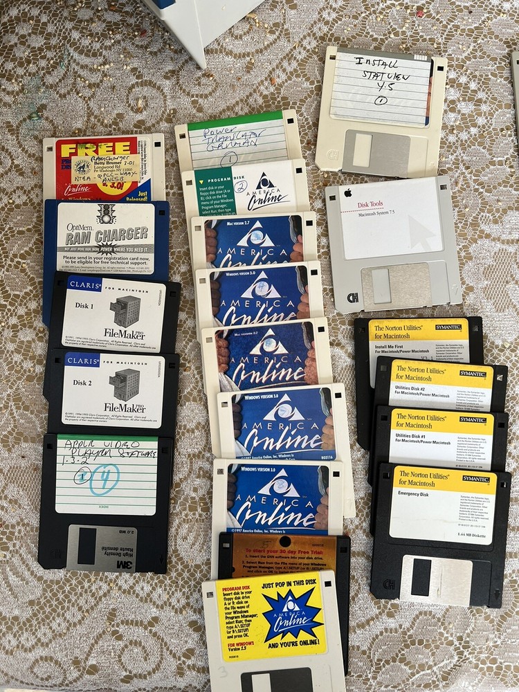 87 Diskettes Floppy Disk Vintage Macintosh Software & Cabinet