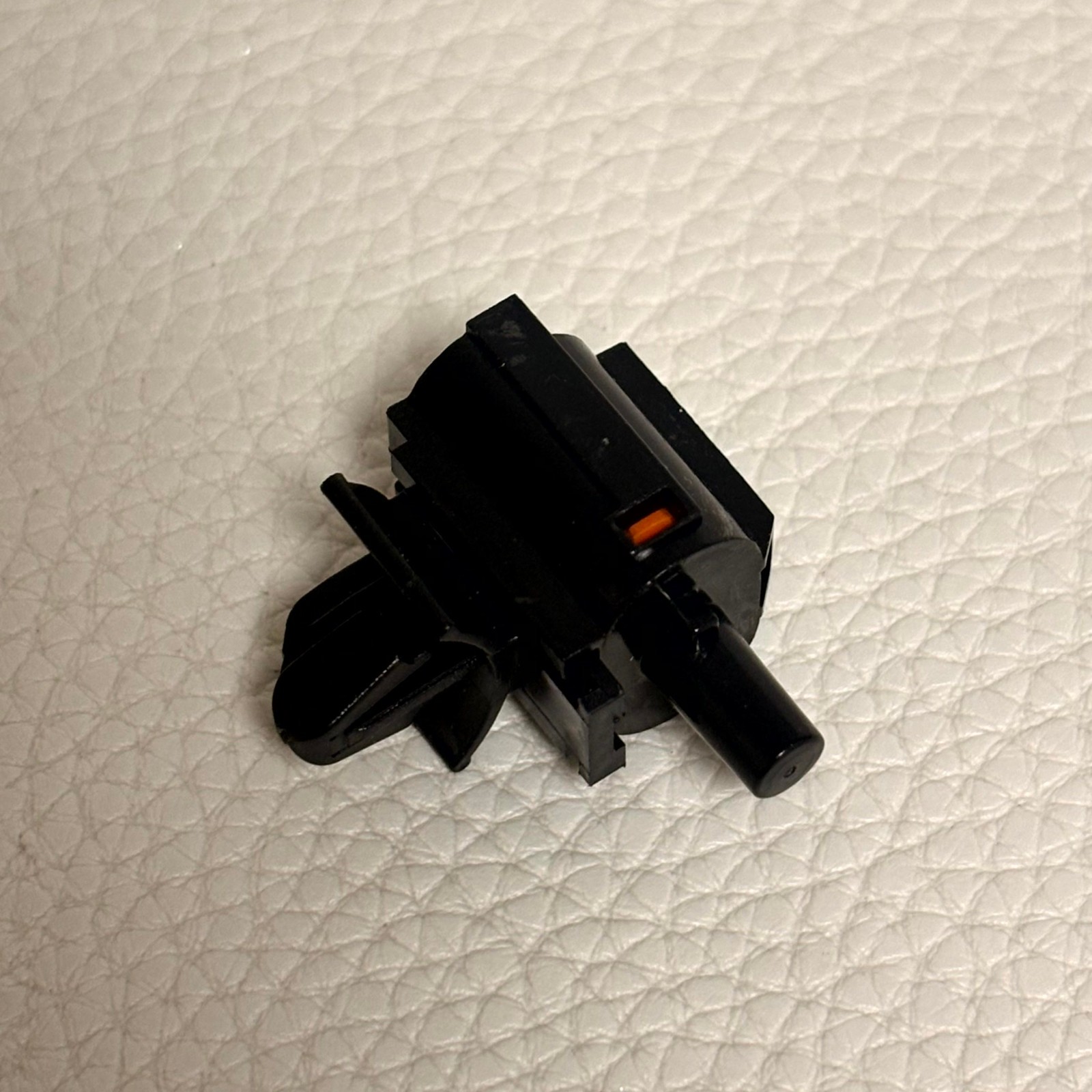 96985-3X000 New OEM Genuine Hyundai Kia OPTIMA Air Ambient Temperature Sensor