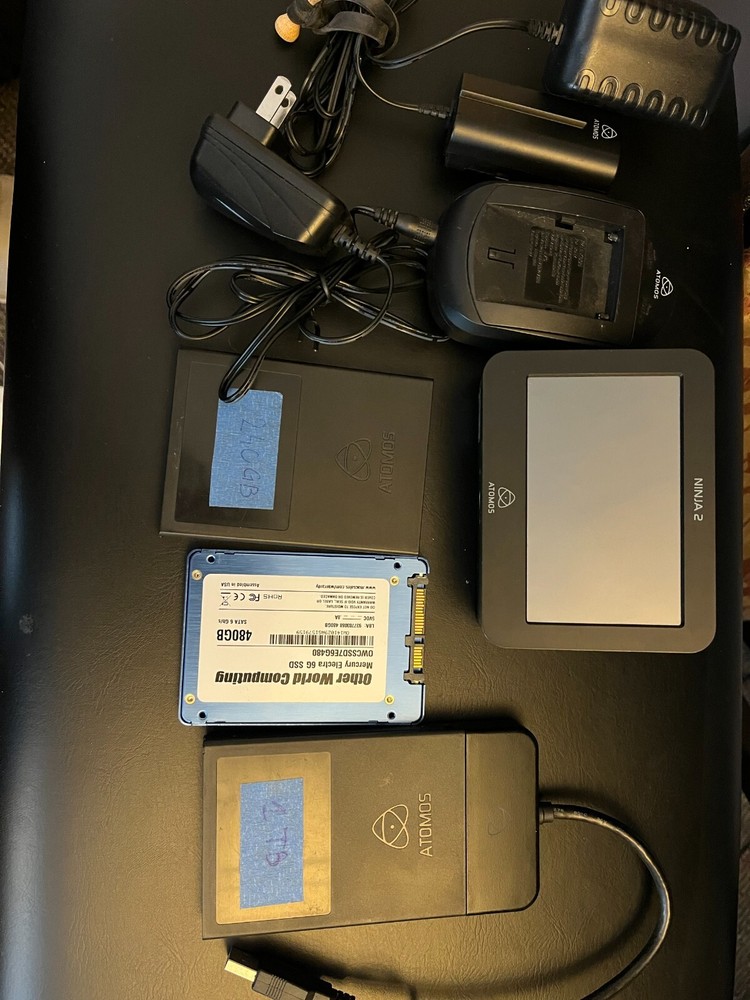 Atomos Ninja 2 Recorder Bundle, 3 SSD included, one atomos dummy battery.