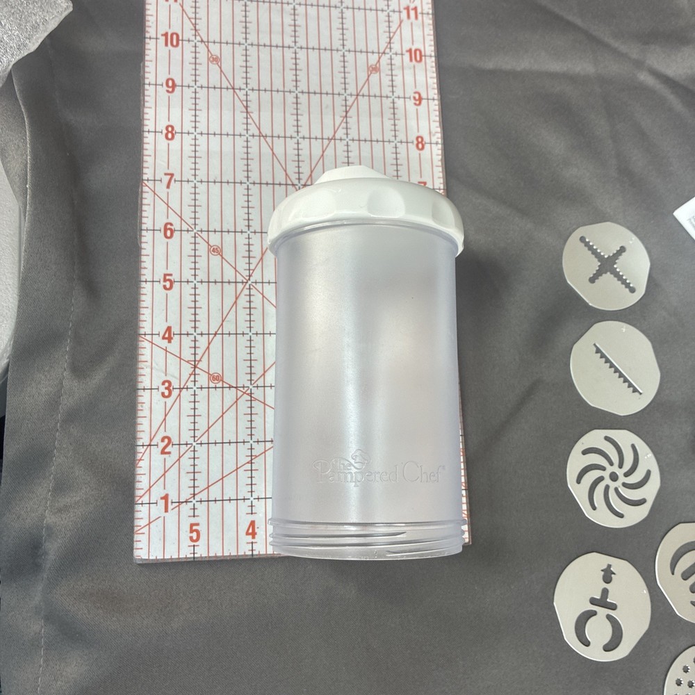 Pampered Chef Cookie Press 1526 With 8 Discs & Instructions