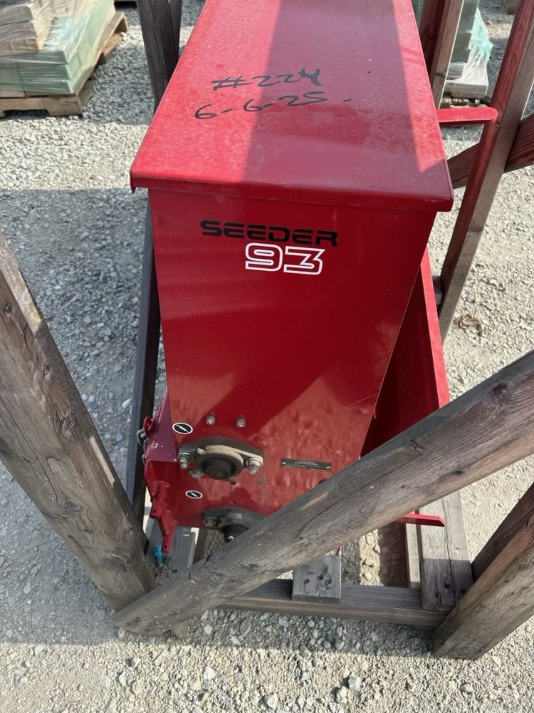 TORO SEEDER 93