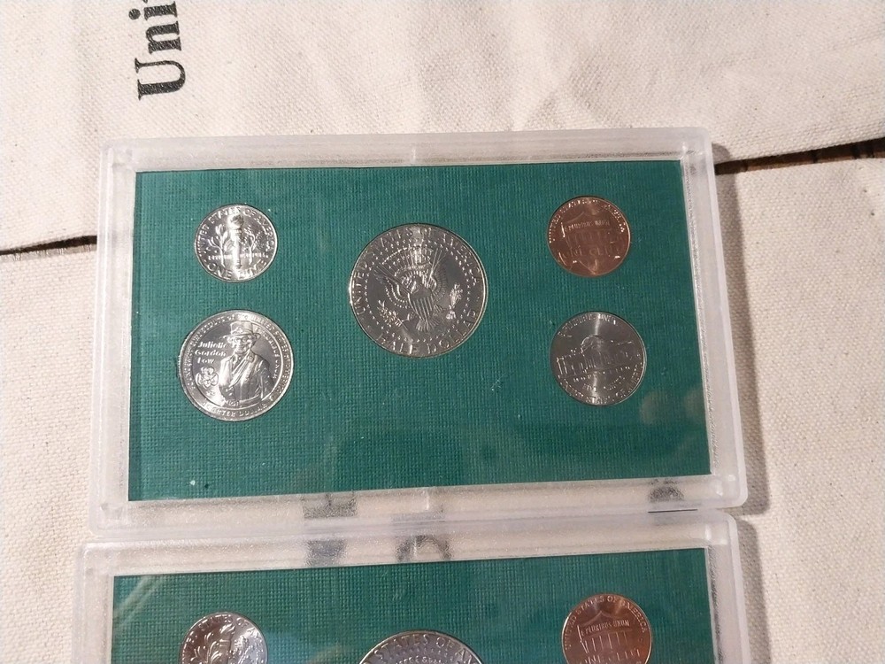 BRILLIANT UNC.2025 MINT SET IN PROOF HOLDERS P AND D MINTS HALF THRU CENT