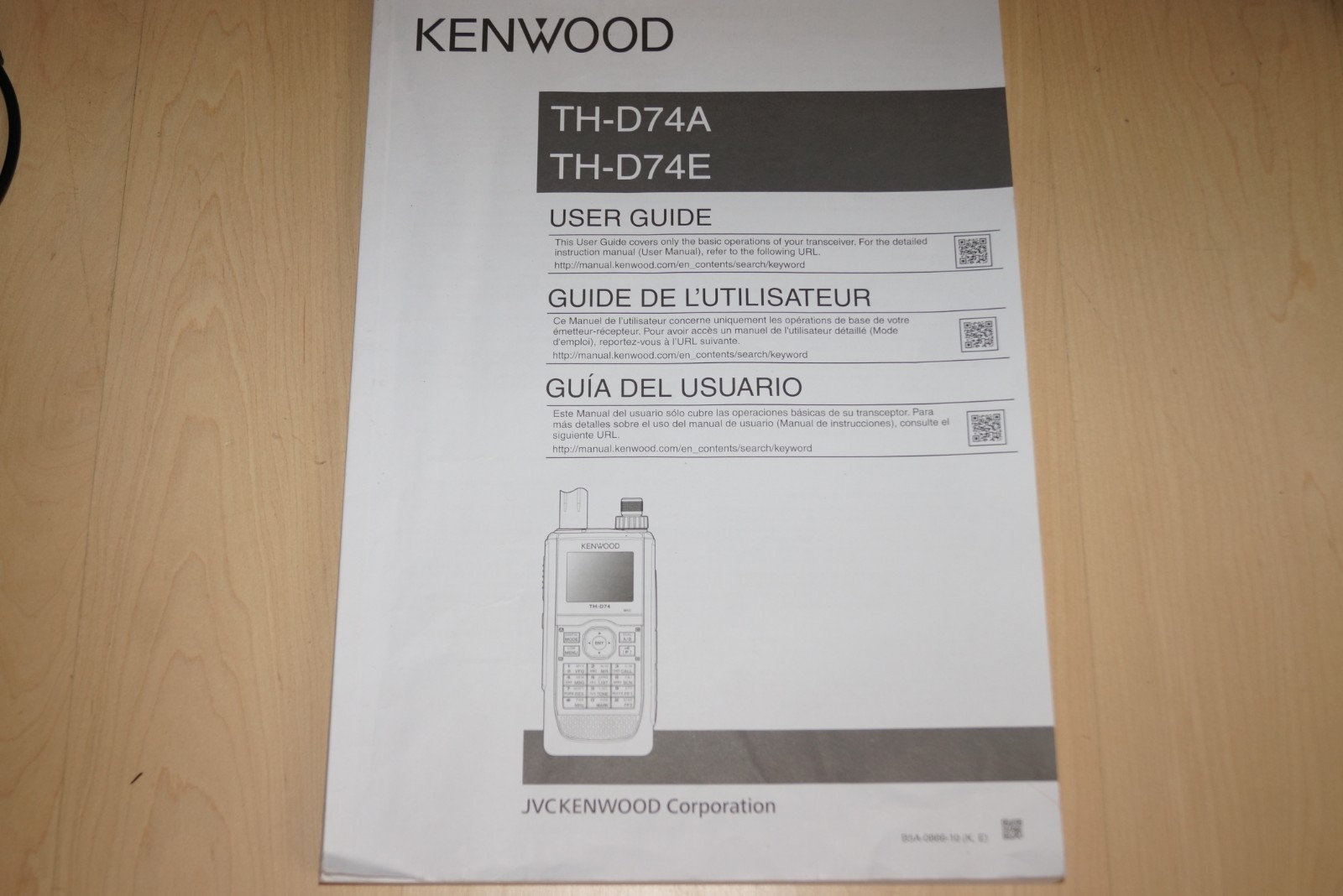 Kenwood TH-D74A Tri Band 144/220/440 MHz Talkie w/APRS, DStar, Accessories Nice