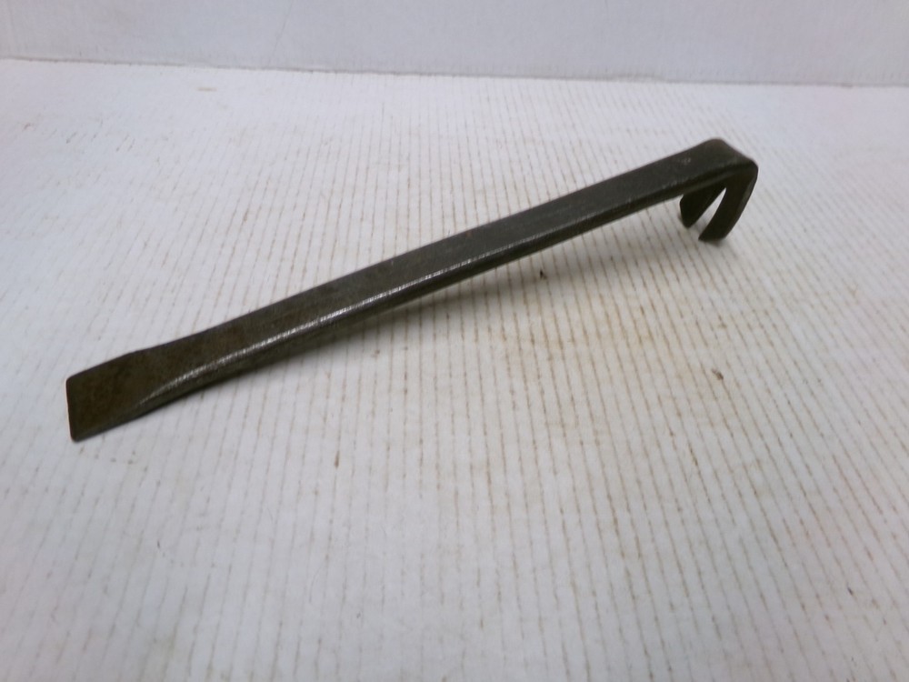 Pry Bar Nail Puller 13 1/2" Vintage Tool