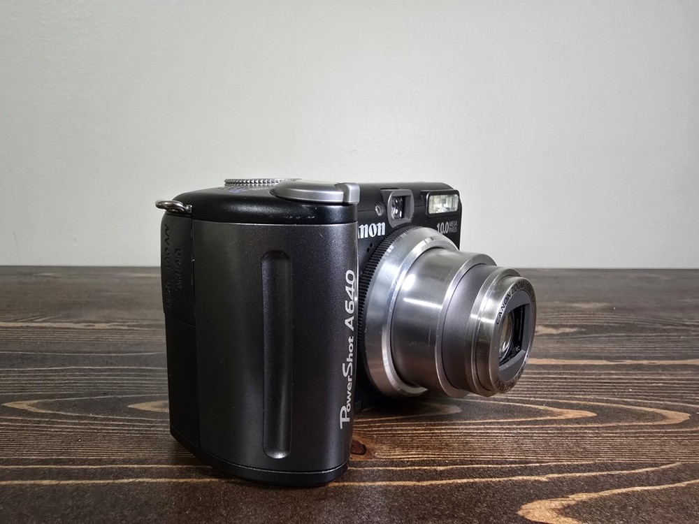 Canon PowerShot A640 10MP Digital Camera Complete Bundle *Tested & Working*