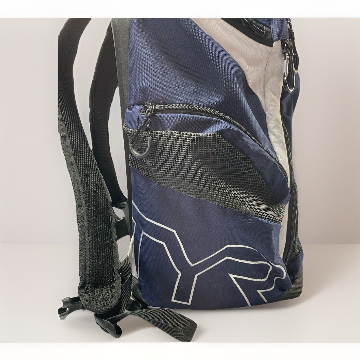 Tyr Alliance 45L White Navy Backpack Gym Pool Bag Wet Dry Ergonomic Design