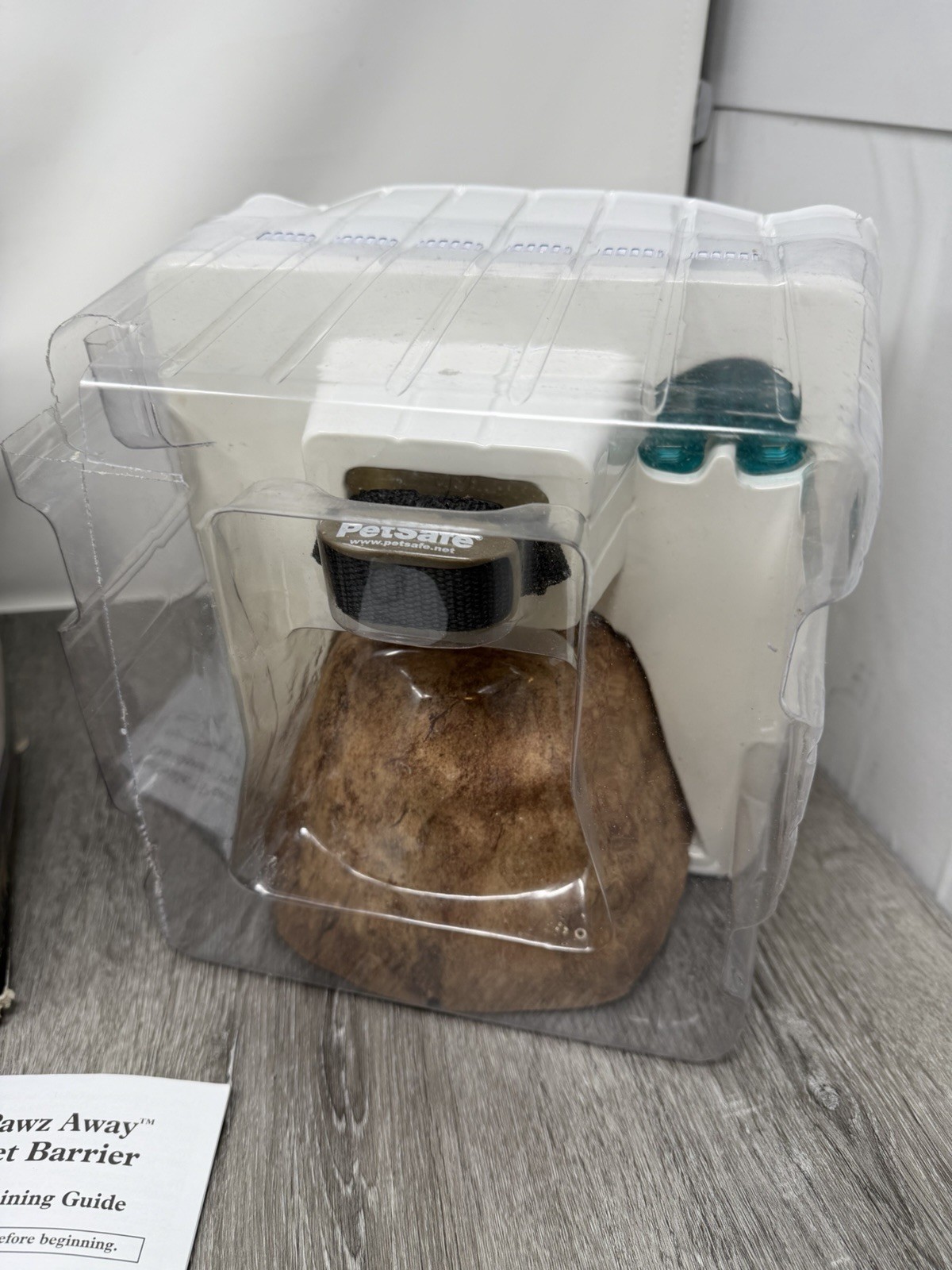 PetSafe Pawz Away Wireless Rock Outdoor Dog Fence Barrier PWF00-11923 OPEN BOX