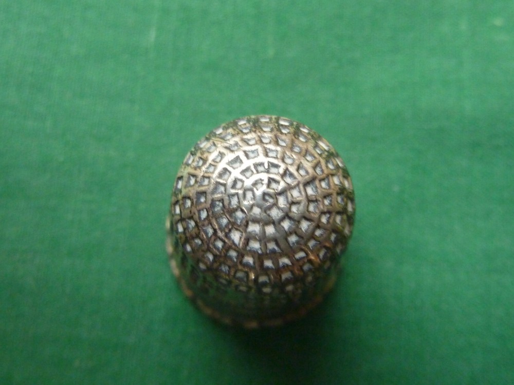 VINTAGE SIZE 7 SILVER THIMBLE