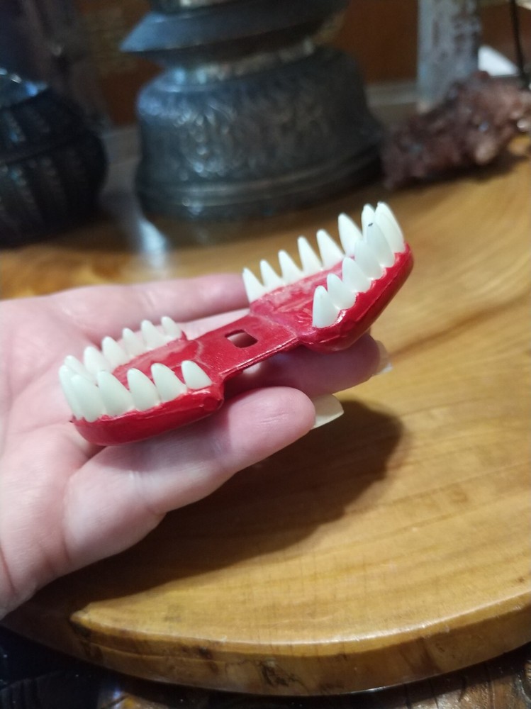 Vintage 1995 StreetWise designs plastic teeth