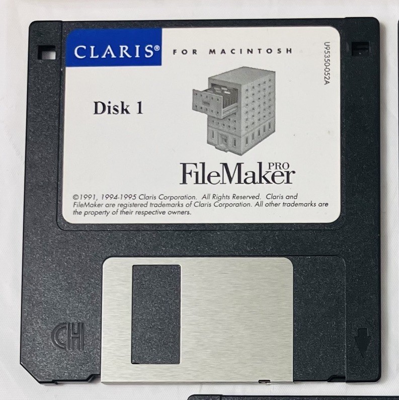 Claris FileMaker Pro Macintosh Complete 3-Disk 3.5” Floppy Software Set 1995 Vtg