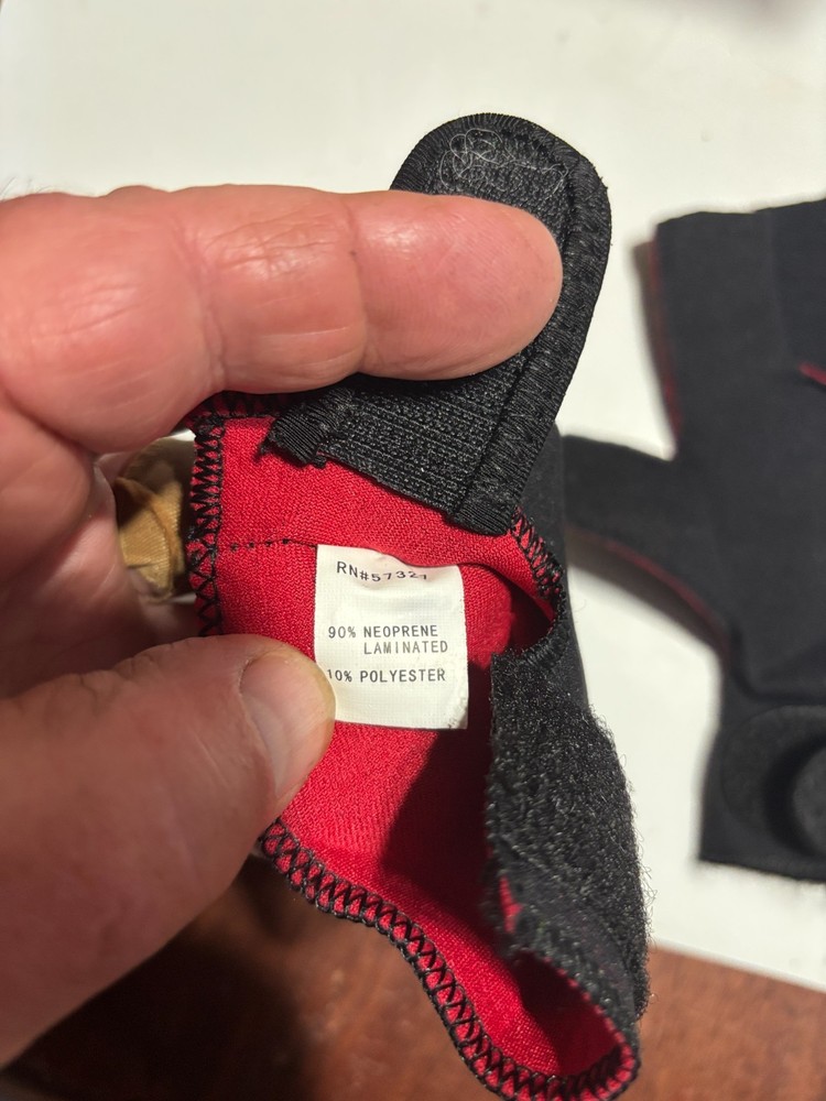 Sport Gloves Small a pair Black/Red