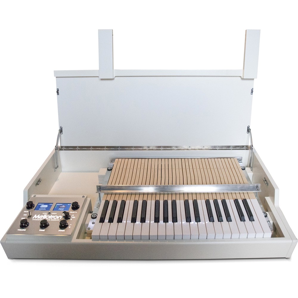 Mellotron M4000D Digital Mellotron