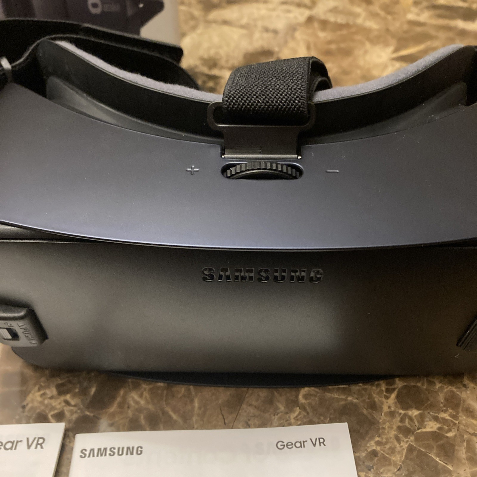 Samsung Gear VR SM-R323 Oculus Virtual Reality Headset GH69-28208A New Open Box