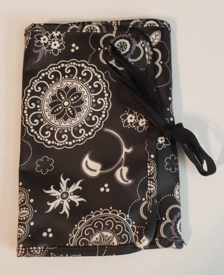Thirty-One Fold & Go Portfolio Organizer Black & White