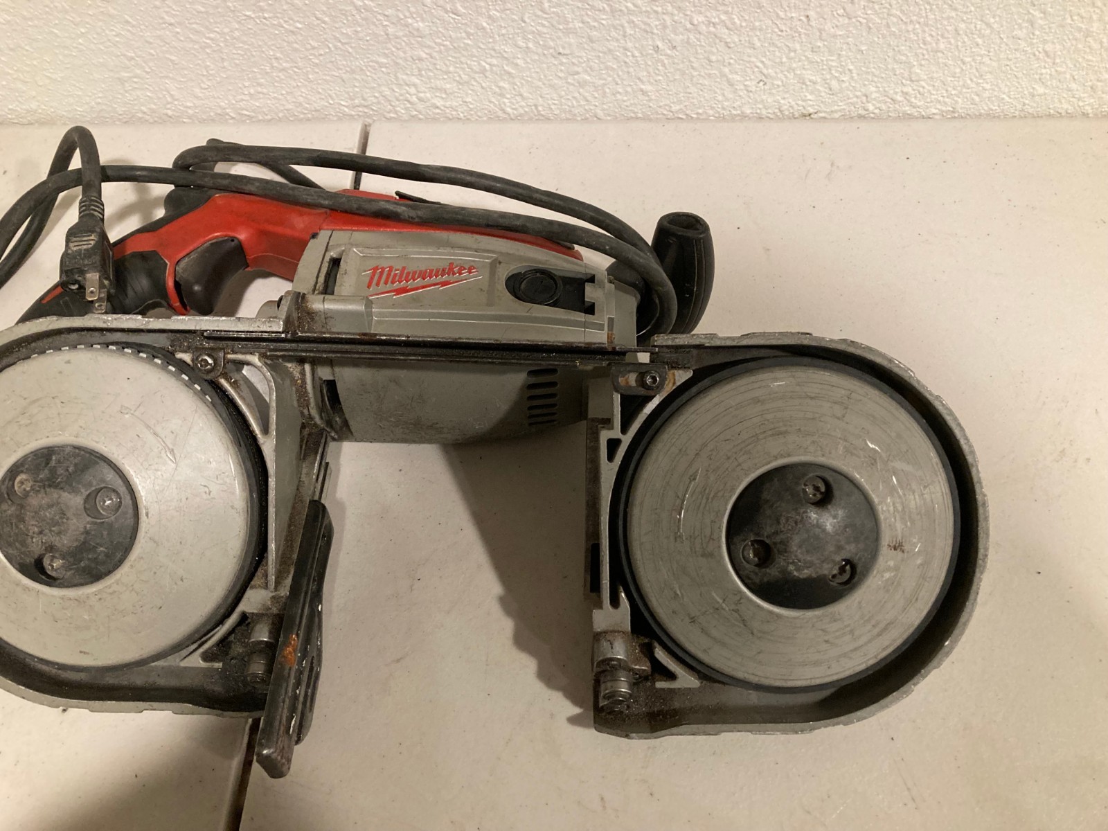 MILWAUKEE 6230N Deep Cut Bandsaw 120 Volt, Speed: 0-420 sfpm Variable