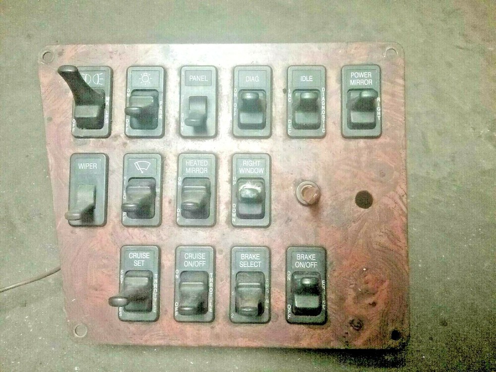 INTERNATIONAL 9400 SWITCH PANEL