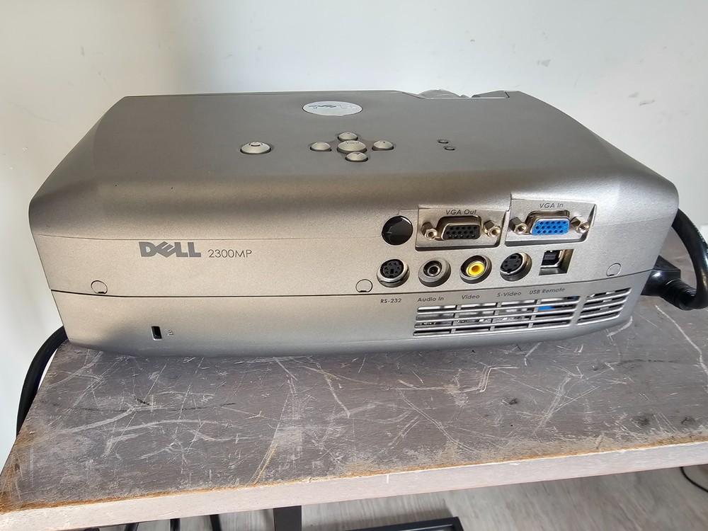 Dell 2300MP DLP Projector with Cables, Remote, and Case