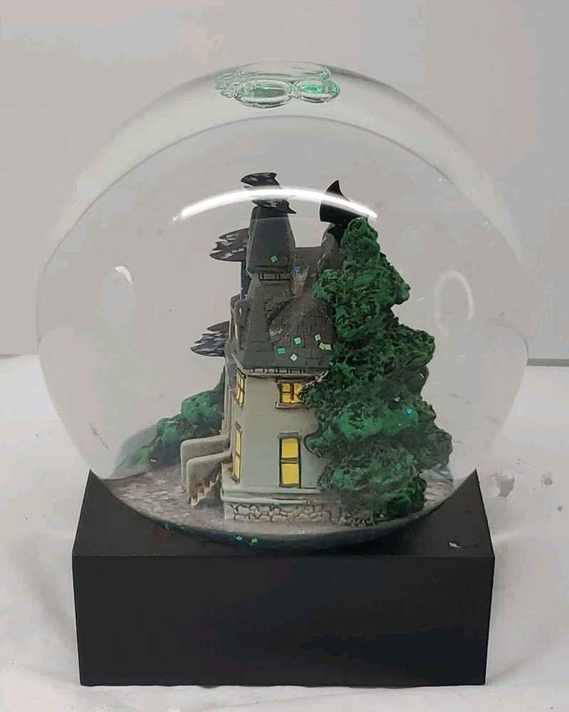 Haunted House Water Globe / 4.25 Inch