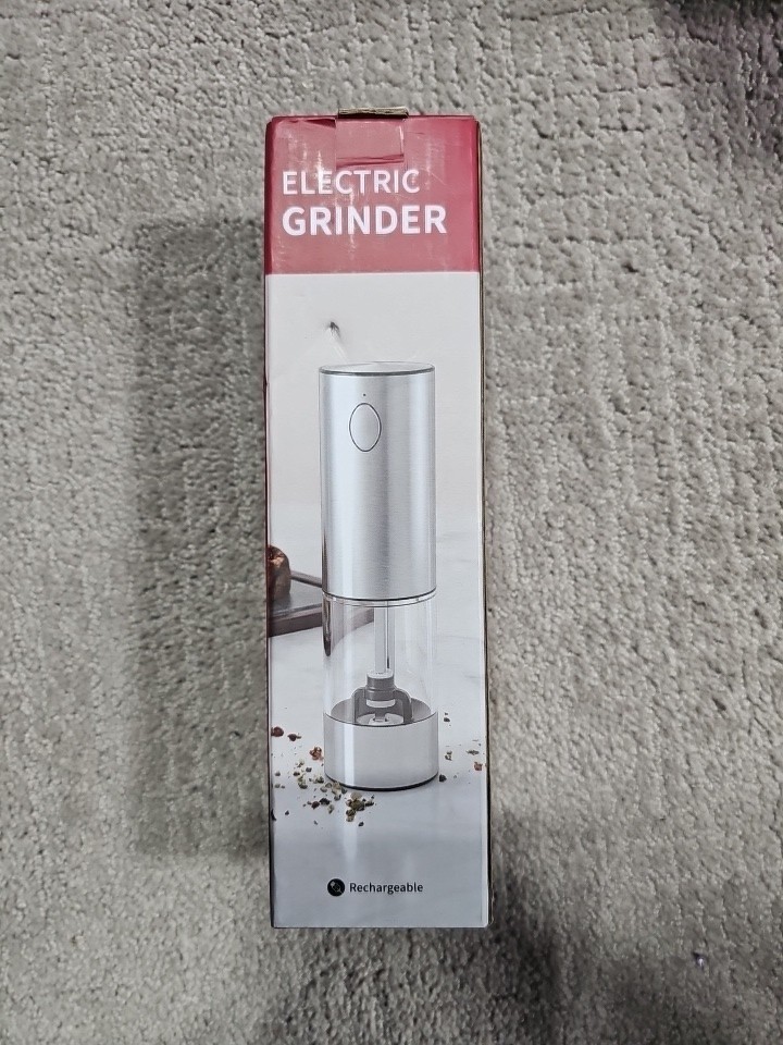 NIB Electric Grinder Salt Or Pepper Automatic Powerful Rechargeable USB