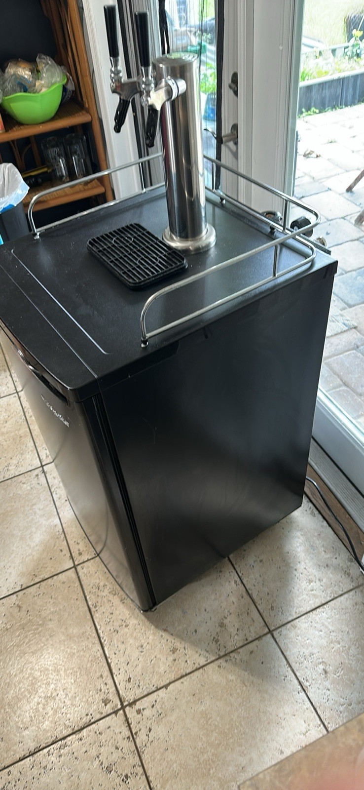 Double Tap Edgestar Kegerator With One Keg.