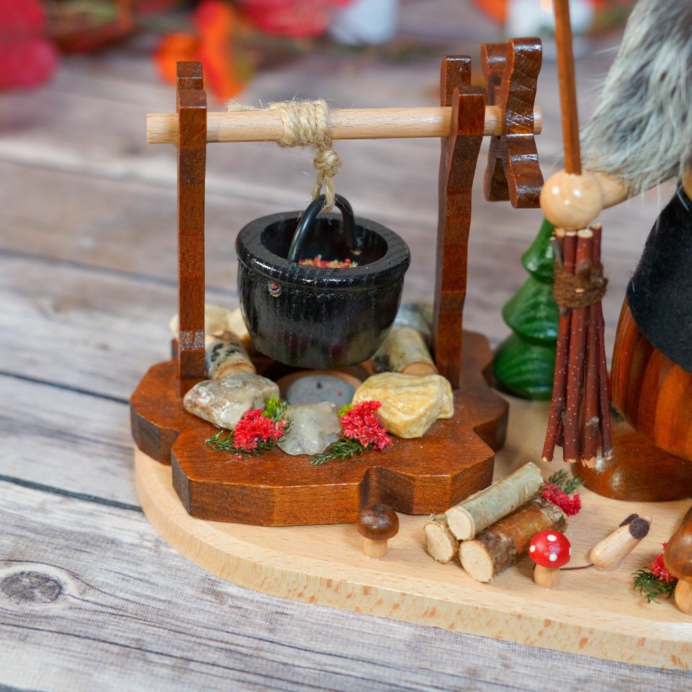 Smoker - Witch with Cauldron