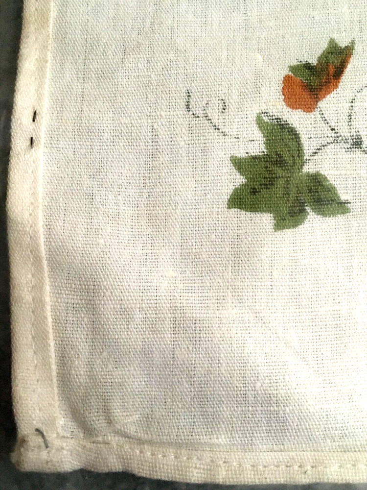 TABLE RUNNER TOPPER Doily RECTANGULAR Fall Leaves Berry Vine WHITE CLOTH 27" VTG