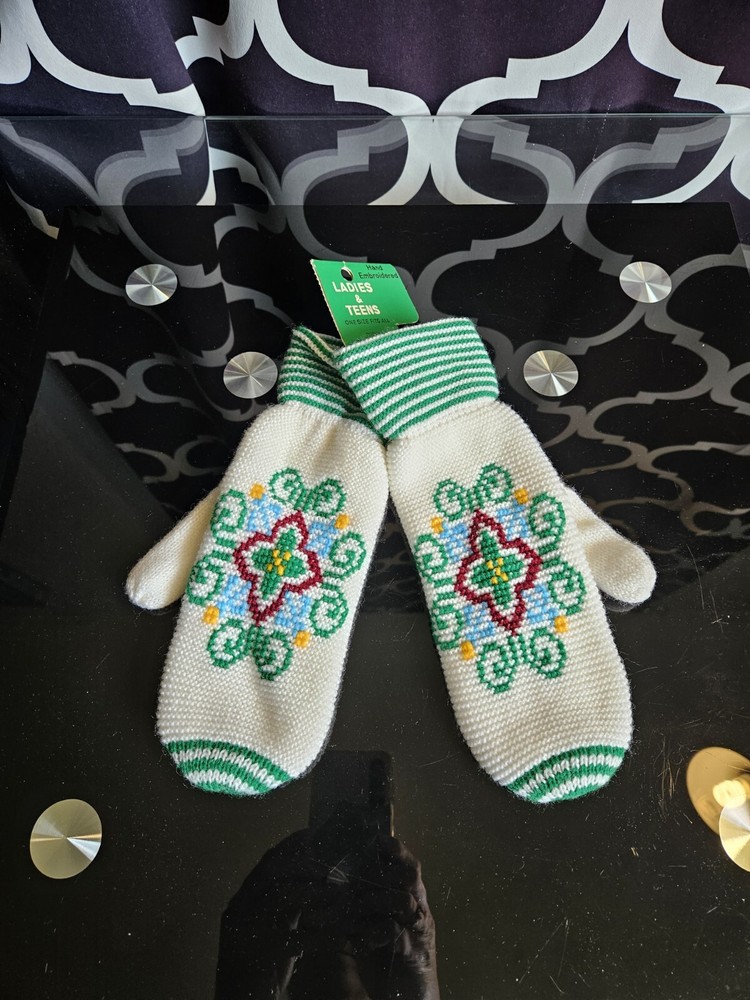 80s NWT Hand Embroidered Mittens Geometric