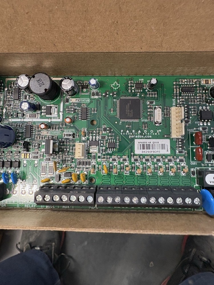 PARADOX Security Spectra Plus 8 TO 32 zone Central SP6000 panel and control card
