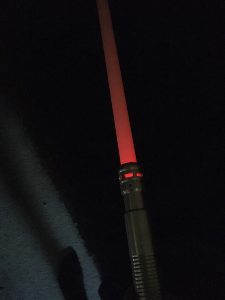 STAR WARS RED LIGHT UP LIGHTSABER