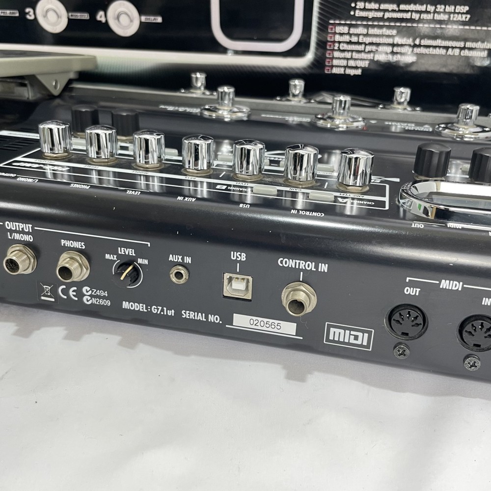 ZOOM G7.1ut Guitar Effects Pedals Console Multi Processor with Box andAdapter