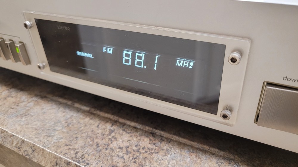 Replacement glass for Harman Kardon hk715 Tuner
