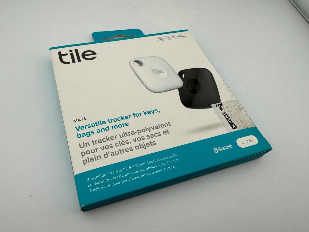 TILE MATE VERSATILE ITEM KEYCHAIN TRACKER [2-PACK] BLACK & WHITE - (NEW SEALED)