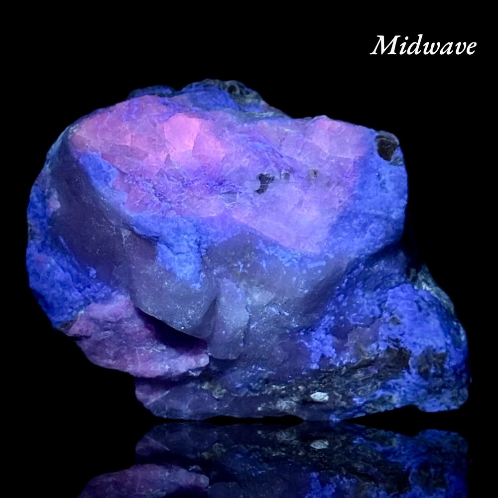 764 Gr. Fluorescent Sharp Tenebrescent Hackmanite With Forsterite and Mica @Af