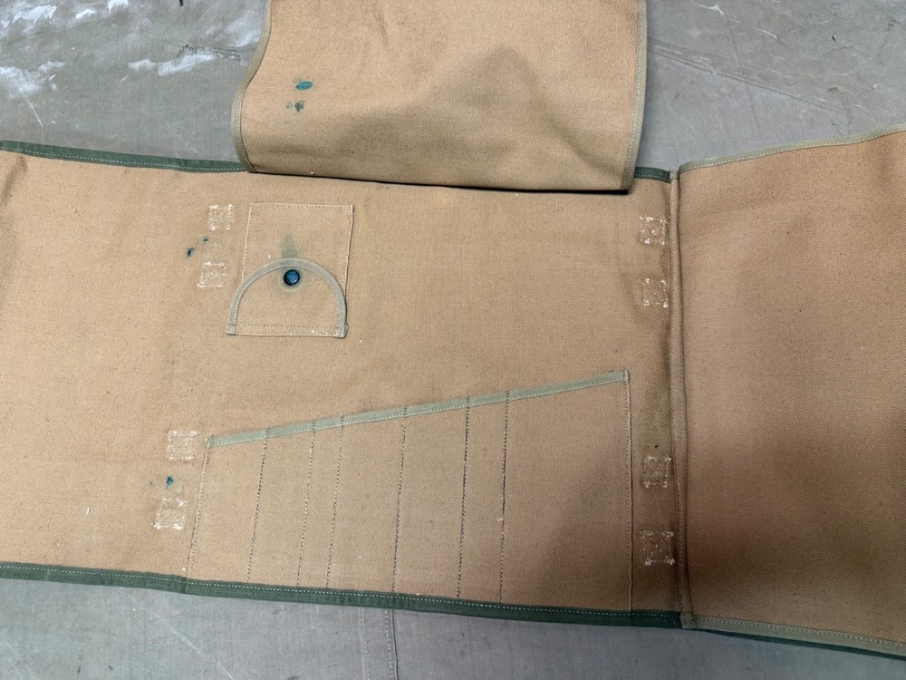 ORIGINAL WWII US ARMY INFANTRY CANVAS WORKERS ROLL CARRY CASE