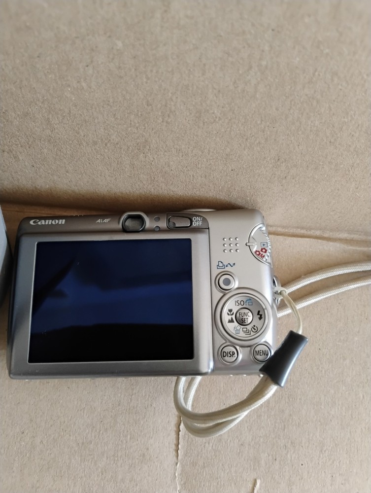 Canon IXUS 950 Is Digital Camera 8MP, Compact, Silver plus case