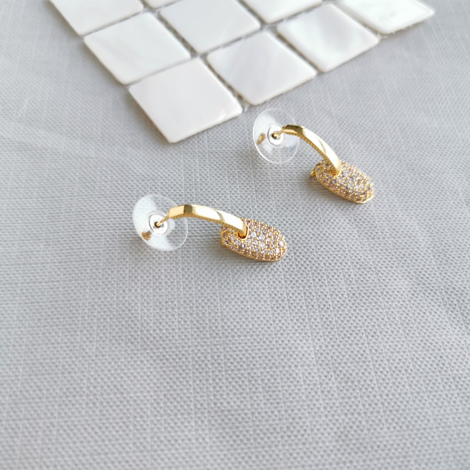 NEW❤️ Kendra Scott Bailey Gold White CZ Pave Huggie Earrings ❤️