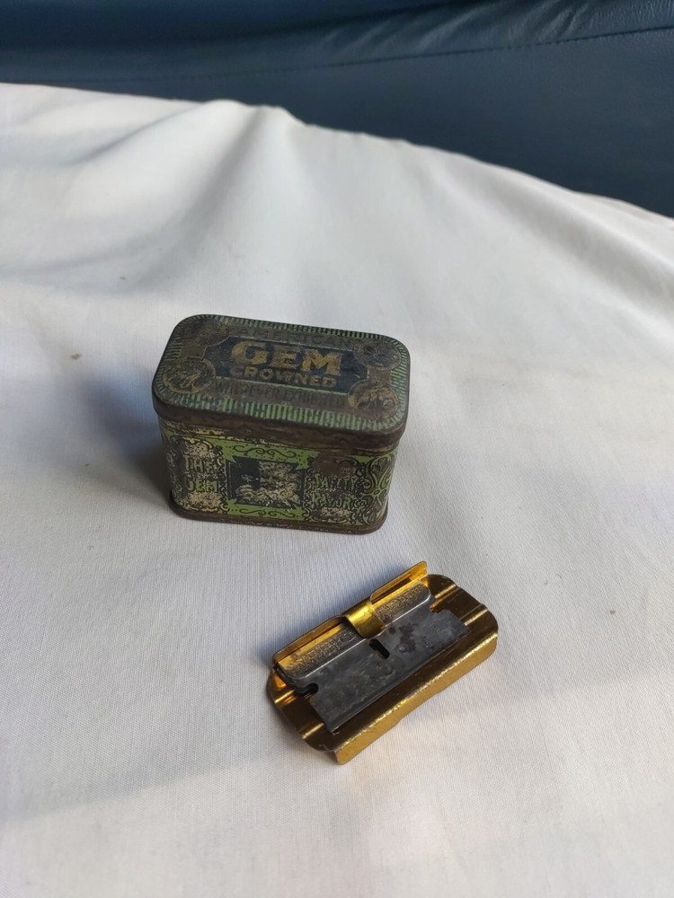 Antique American Gem Safety Razor Tin