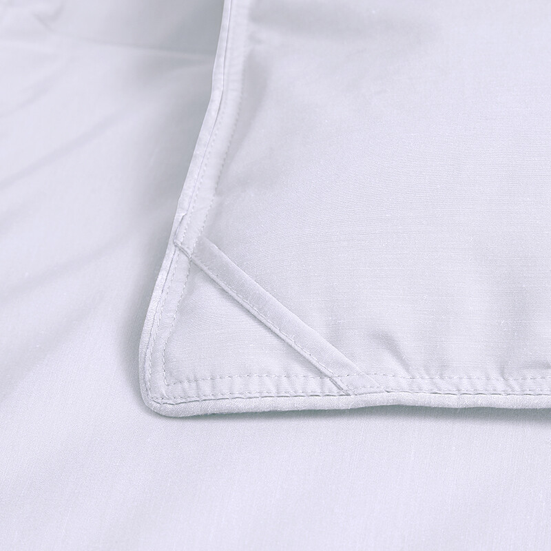 SNOWMAN Ultra Soft Lightweight King Size Goose Feather Down Comforter 100%Cotton