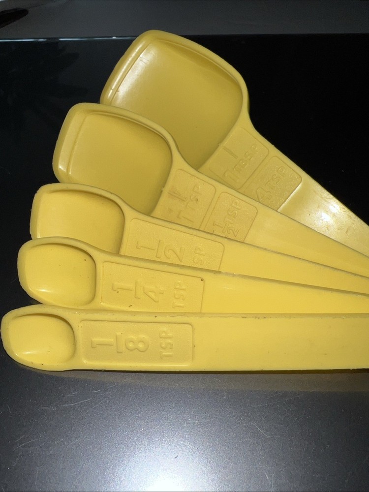 5 Pic Set Tupperware Measuring Spoons Yellow  & D Ring