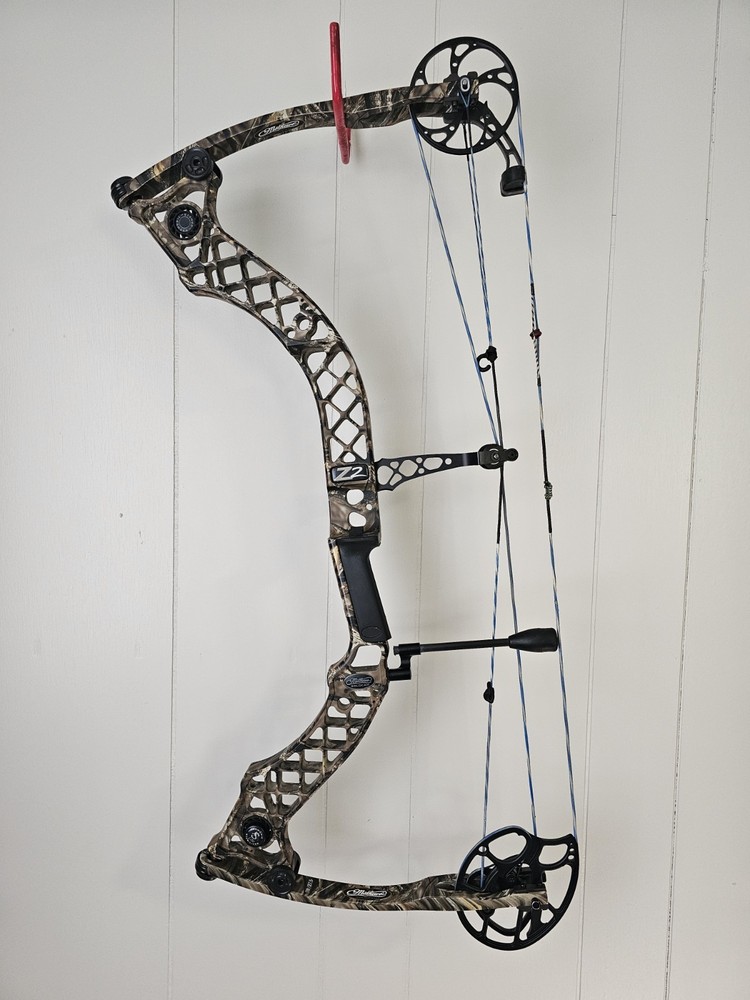 Mathews Z2 Compound Bow