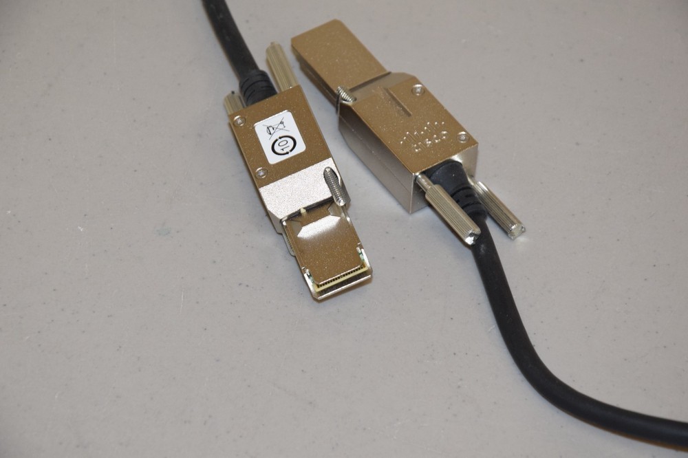 Cisco 1 Meter Stack Cable STACK-T2-1M V03 800-40806-03 Used