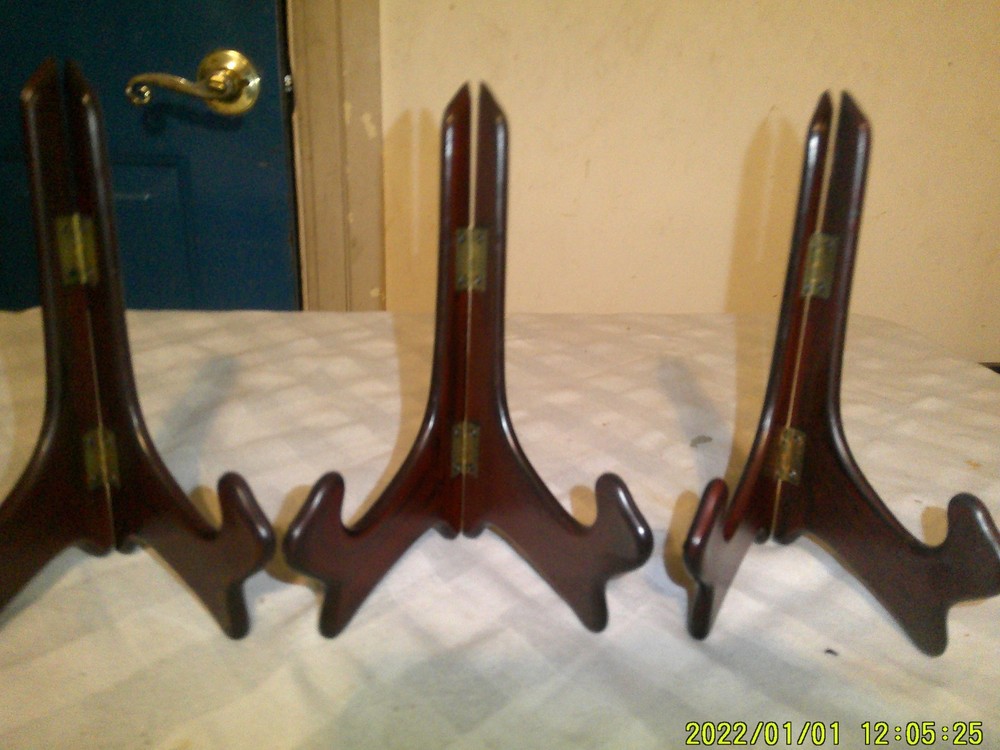 3 WOODEN TABLE TOP PLATE HOLDERS ROSE PATTERN BASES