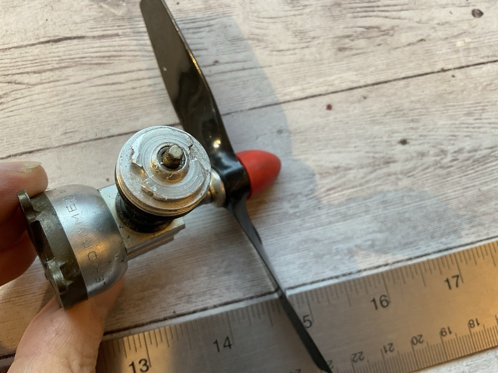 ORIGINAL VINTAGE THIMBLE DRONE ENGINE AND PROPELLER